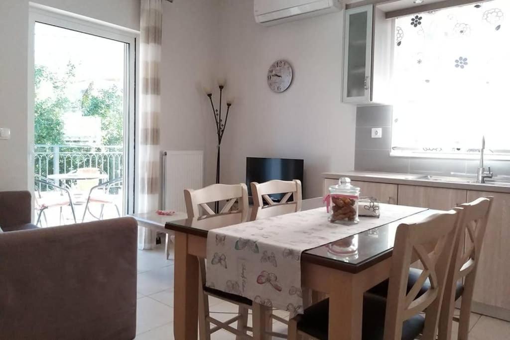 New, Bright, Cozy, Autonomous Apartment With Private Entrance And Garden, 42 M2, 5Min To The Beach And City Center Каламата Екстер'єр фото