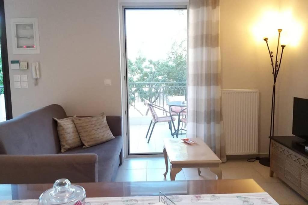 New, Bright, Cozy, Autonomous Apartment With Private Entrance And Garden, 42 M2, 5Min To The Beach And City Center Каламата Екстер'єр фото