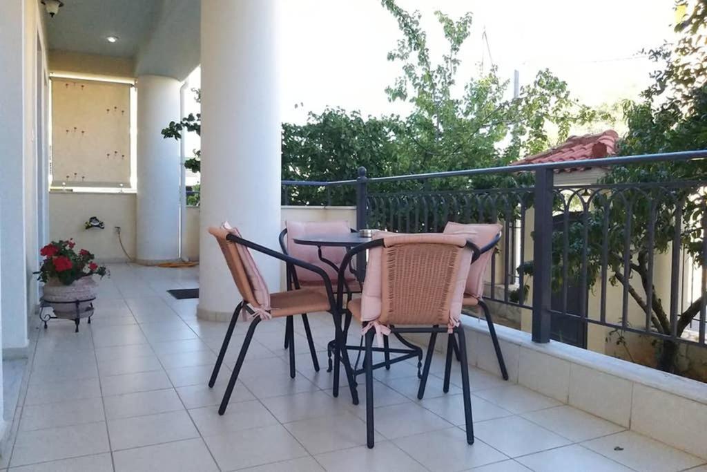 New, Bright, Cozy, Autonomous Apartment With Private Entrance And Garden, 42 M2, 5Min To The Beach And City Center Каламата Екстер'єр фото