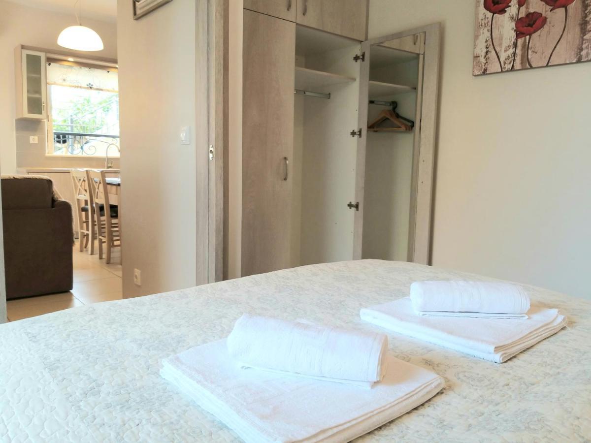 New, Bright, Cozy, Autonomous Apartment With Private Entrance And Garden, 42 M2, 5Min To The Beach And City Center Каламата Екстер'єр фото